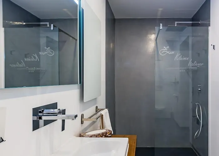 Zum Kleinen Italiener - Ristorante Pizzeria ゲストハウス 3*