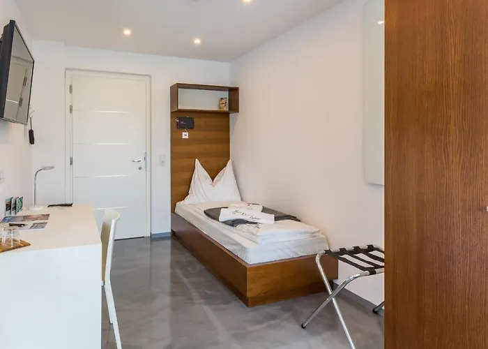 ゲストハウス Zum Kleinen Italiener - Ristorante Pizzeria